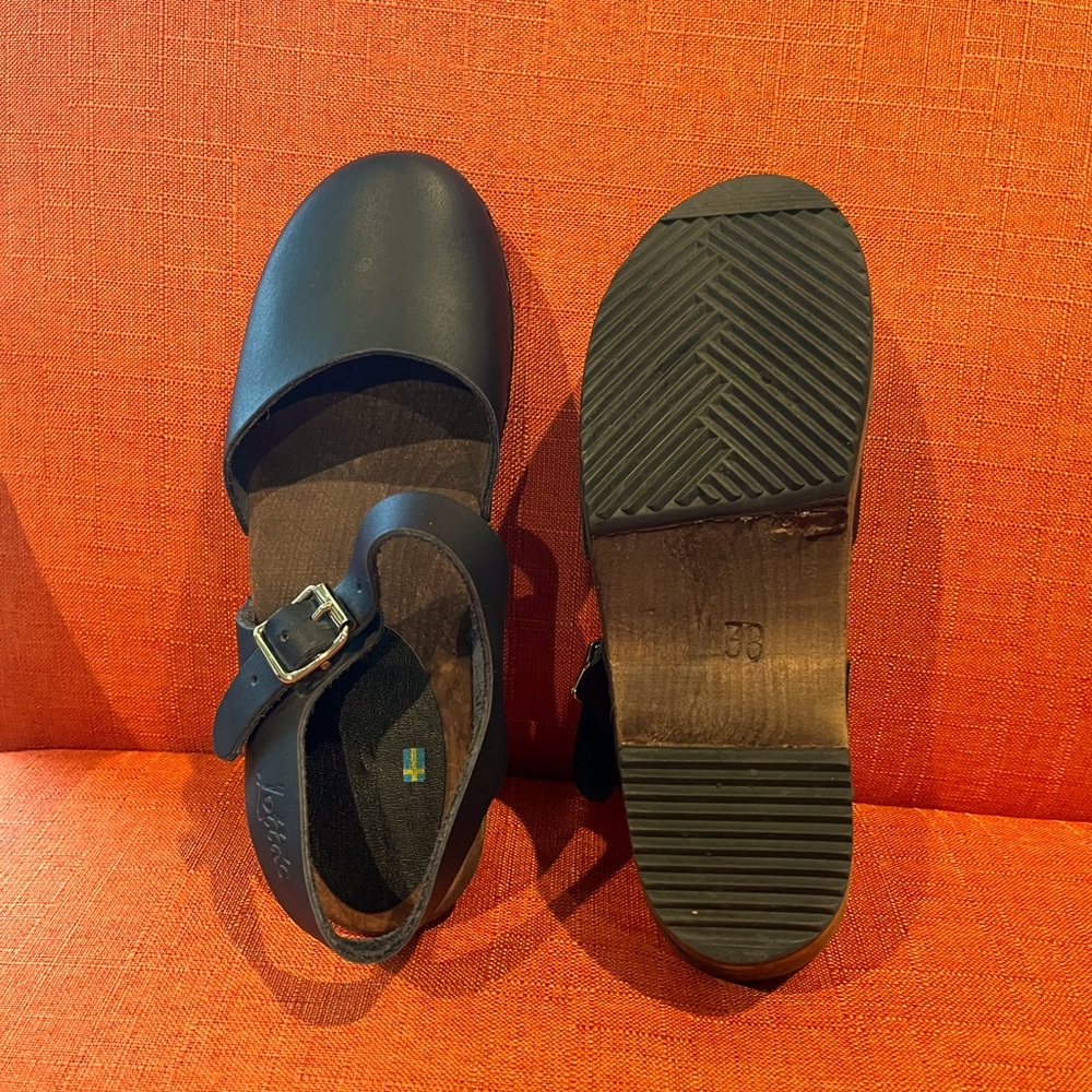 I have worn a few times. Issues with feet and can’t wear them anymore.